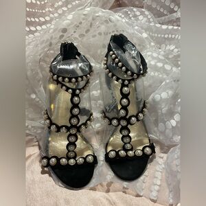 Suade and Pearls Black heels👠